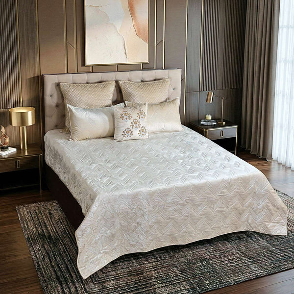 Serene Chevron Embroidered Cotton Viscose Velvet Quilt Set with 2 Pillow Covers