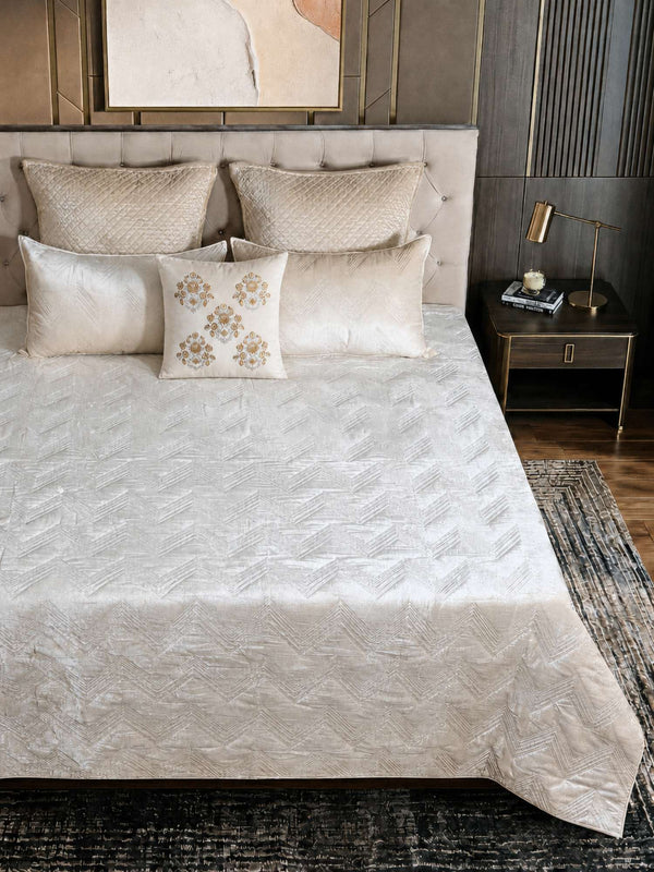 Chevron Embroidered Cotton Viscose Velvet Quilted Bedspread Set with 2 Pillow Covers