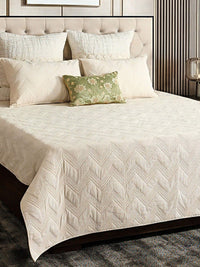 Averra Linen Chevron Embroidered Quilt Set – Natural with 2 Pillow Covers