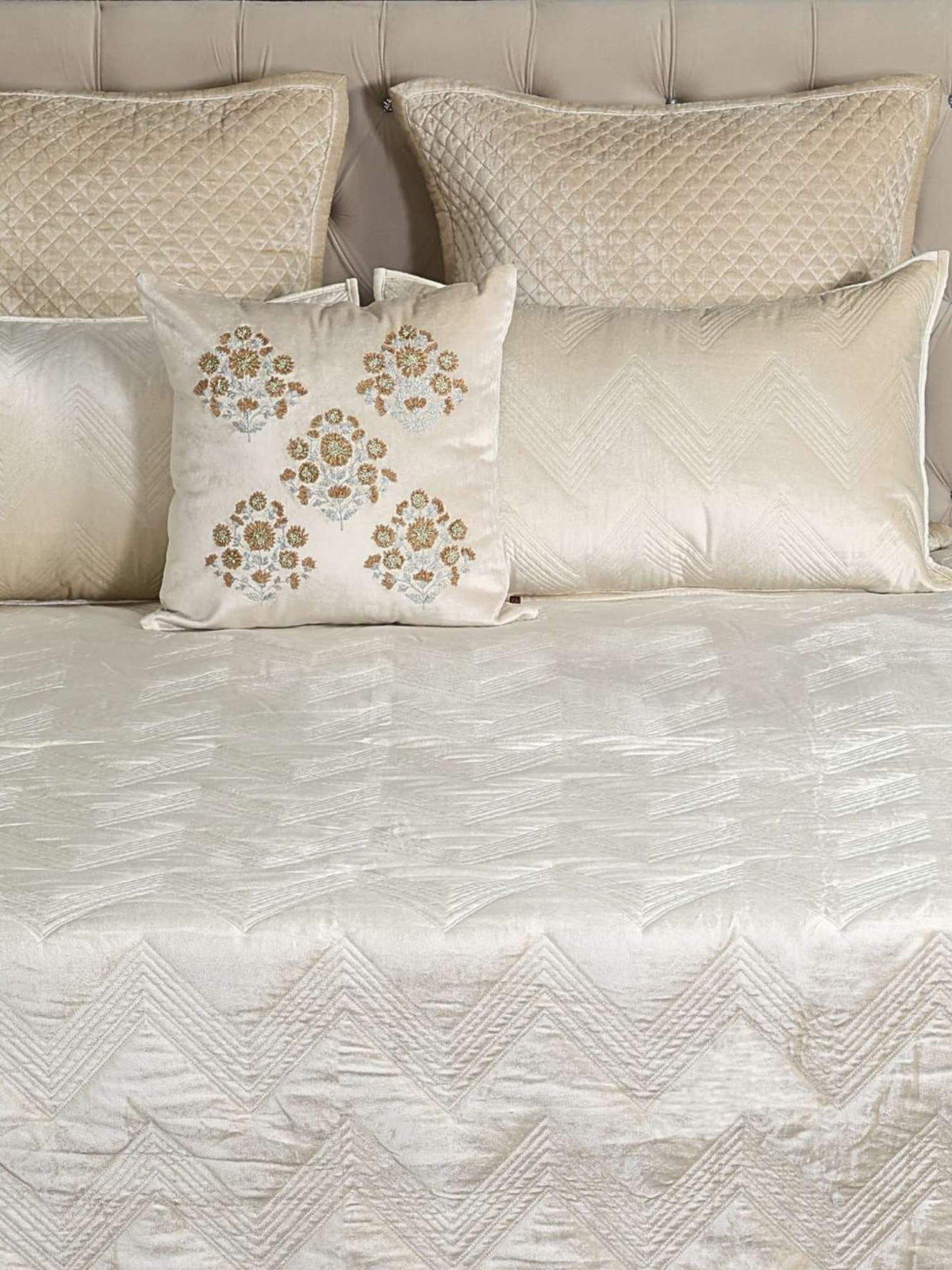 Serene Chevron Embroidered Cotton Viscose Velvet Quilt Set with 2 Pillow Covers