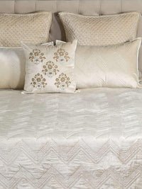 Serene Chevron Embroidered Cotton Viscose Velvet Quilt Set with 2 Pillow Covers