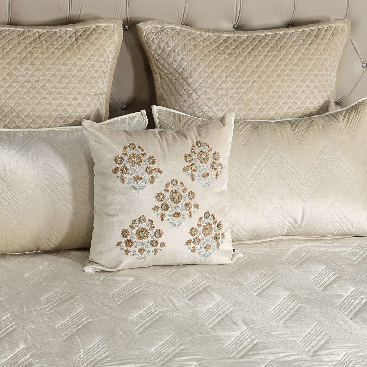 Serene Chevron Embroidered Cotton Viscose Velvet Quilt Set with 2 Pillow Covers