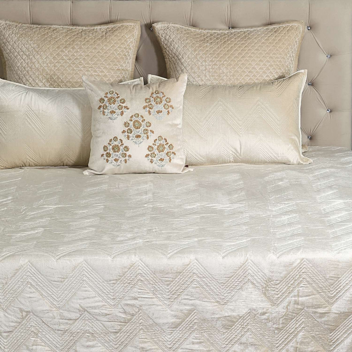 Serene Chevron Embroidered Cotton Viscose Velvet Quilt Set with 2 Pillow Covers