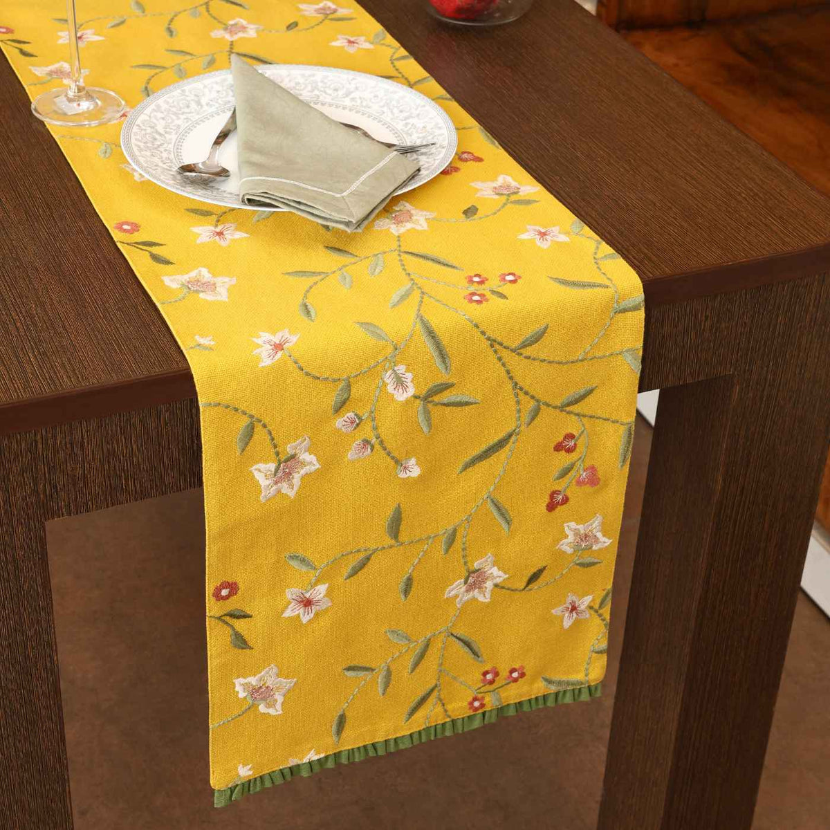 CR Home Premium Runner Table 